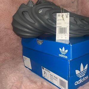 Adidas. AdiFOM Q   Color Grether